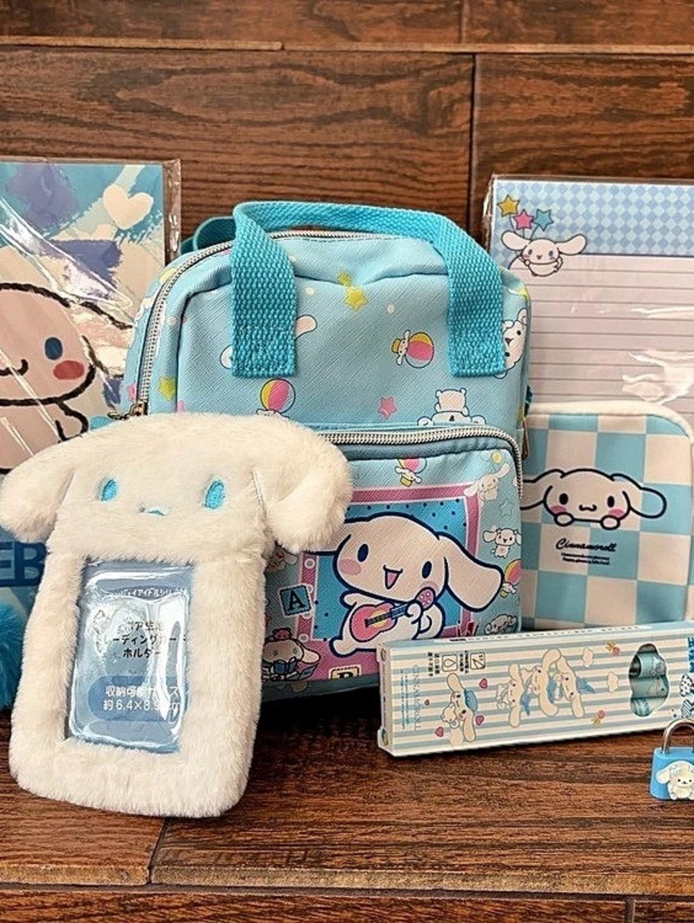 Sanrio Blue & Pink Character Crossbody &
Stationery Set